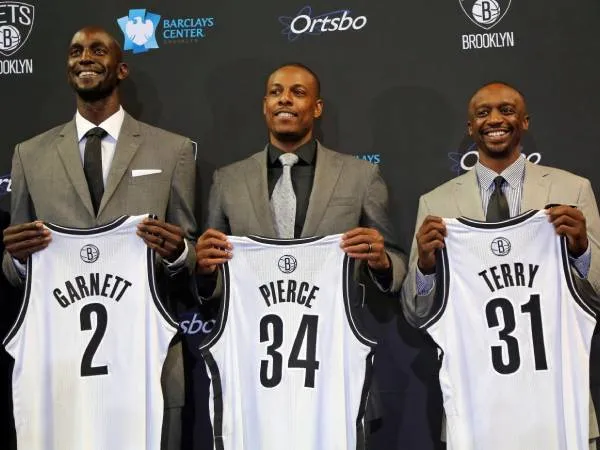 Pertukaran Kevin Garnett dan Paul Pierce pada 2013 yang mengubah Boston Celtics menjadi tim juara menjadi bukti manajemen yang hebat dan perencanaan jangka panjang. (Foto: AP)