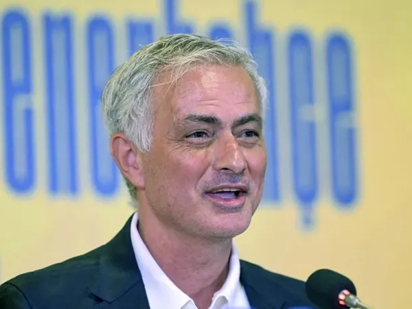 Jose Mourinho Turut Bangga dengan Nacho Fernandez