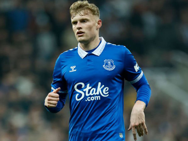 Tottenham Disarankan Gagalkan Upaya MU Rekrut Jarrad Branthwaite