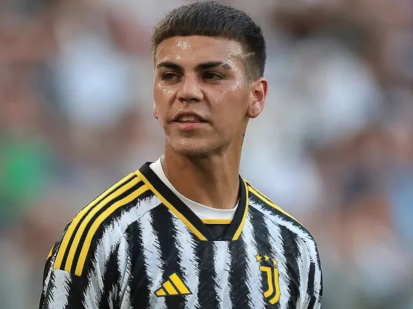 Duo Juventus Laksanakan Tes Medis Bersama Aston Villa