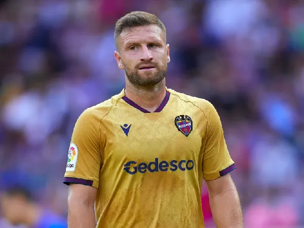 Shkodran Mustafi mengalami penurunan karier yang signifikan