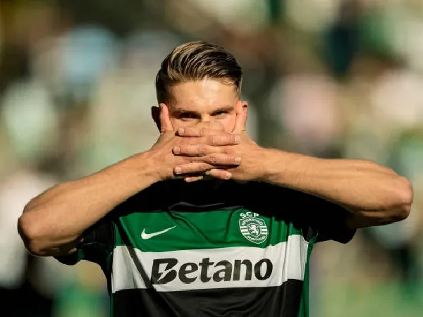 Striker Sporting Lisbon, Viktor Gyokeres, dengan selebrasi khasnya