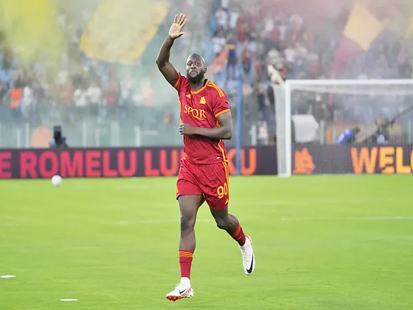 AC Milan dilaporkan menanyakan informasi soal Romelu Lukaku ke Chelsea, menyusul kian ruwetnya negosiasi transfer Joshua Zirkzee / via AP Photo