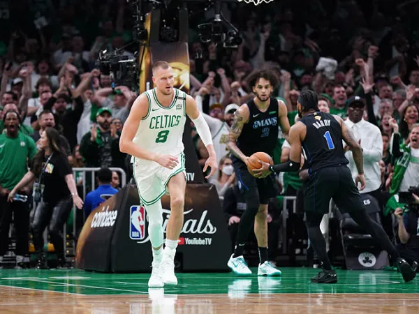 Kristaps Porzingis diprediksi akan absen di awal musim NBA 2024-2025.
