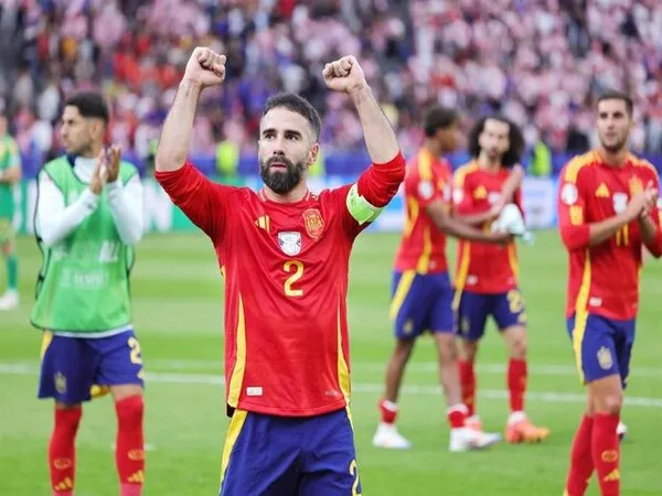 Usai melalui tahun yang hebat bersama Real Madrid, Dani Carvajal merasa namanya pantas masuk dalam daftar nominasi penghargaan Ballon d'Or 2024 / via Getty Images