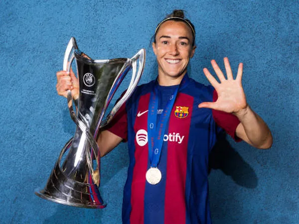 Lucy Bronze Tinggalkan Barcelona Setelah Dua Tahun Penuh Prestasi