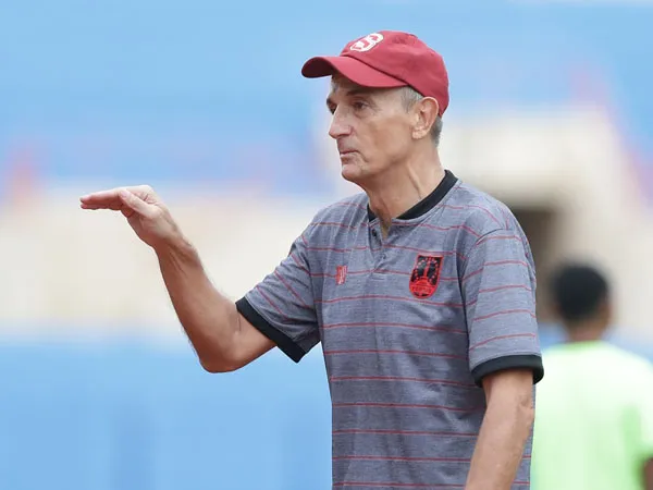 Persis Solo pertahankan Milomir Seslija