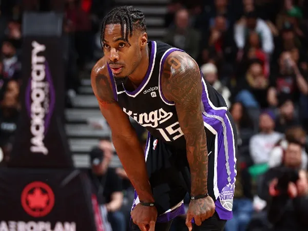 Sacramento Kings Kirim Davion Mitchell ke Raptors