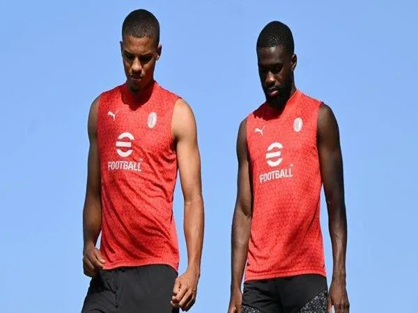 Dua bek AC Milan yaitu Fikayo Tomori dan Malick Thiaw, masuk incaran Newcastle United dan keduanya berpotensi mengikuti jejak Sandro Tonali / via Getty Images