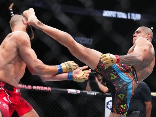 Alex Pereira Pertahankan Sabuknya, Menang TKO Atas Jiri Prochazka