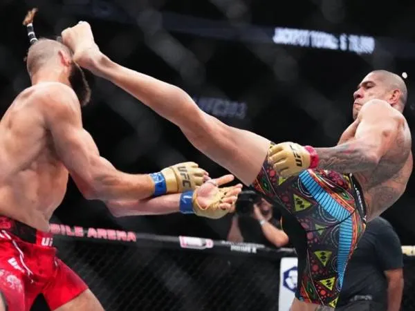 Alex Pereira Pertahankan Sabuknya, Menang TKO Atas Jiri Prochazka