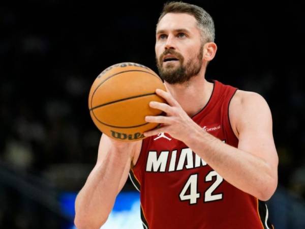 Agen Bebas Kevin Love Tandatangani Kontrak Kembali Dengan Heat