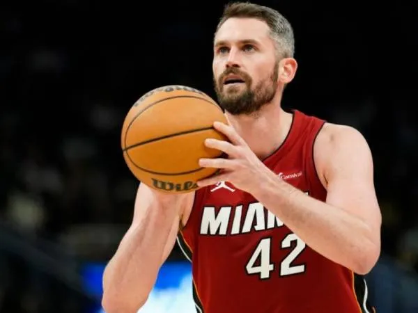 Agen Bebas Kevin Love Tandatangani Kontrak Kembali Dengan Heat