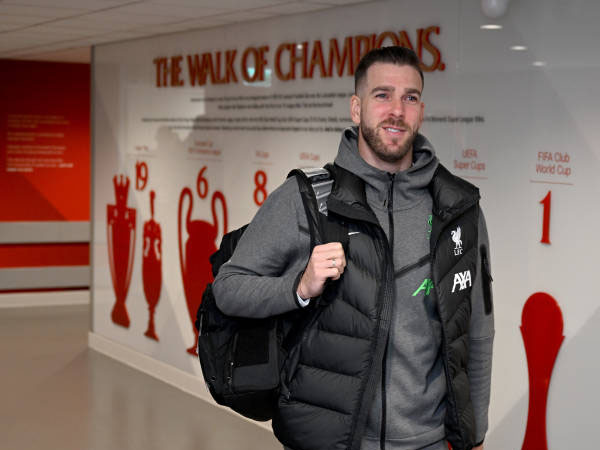 Akhiri Karier di Liverpool, Adrian Pilih Kembali ke Real Betis