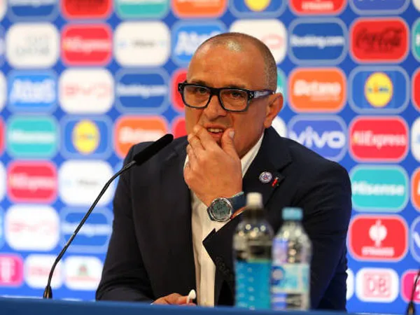 Kalah Dramatis dari Inggris, Francesco Calzona Tetap Bangga dengan Slovakia