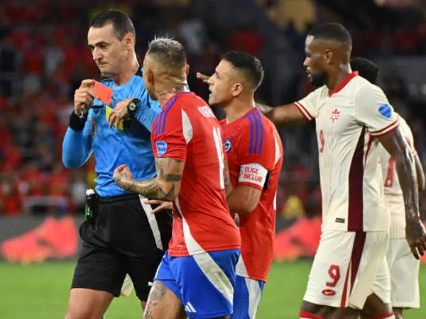 Tak Puas dengan Wasit, Chile Minta CONMEBOL Hukum Wilmar Roldan