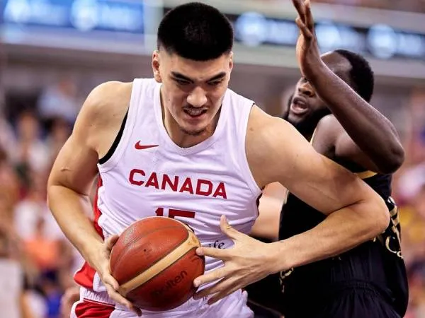 Zach Edey memilih absen bermain bagi Kanada di Olimpiade Paris 2024 demi fokus pada karier NBA-nya. (Foto: Reuters)