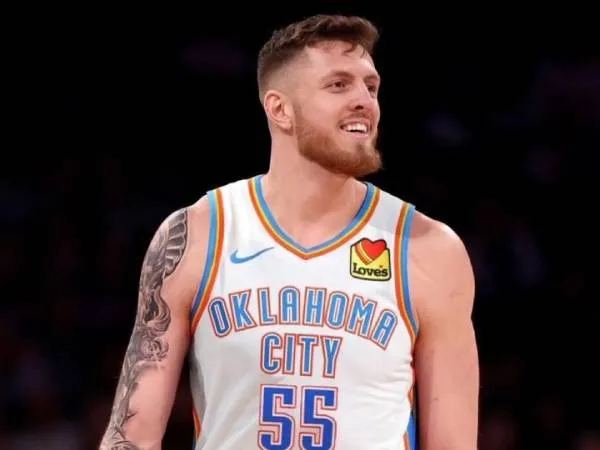 Isaiah Hartenstein memiliki visi yang mengesankan dan kemampuan playmaking untuk seorang center. (Foto: Hoops)