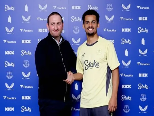 Everton resmi mendatangkan Iliman Ndiaye dari Olympique Marseille seharga 20 juta Poundsterling, dan diikat kontrak jangka panjang selama lima musim / via Everton FC Official