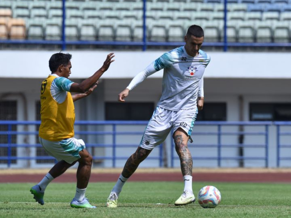 Hanya Semusim Gabung, Alberto Rodriguez Hijrah dari Persib