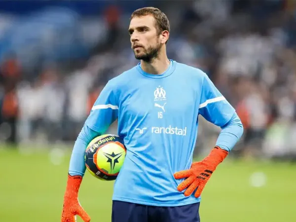Pau Lopez.