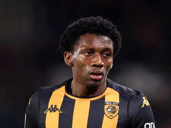Barcelona Bersaing dengan Ipswich untuk Dapatkan Jaden Philogene