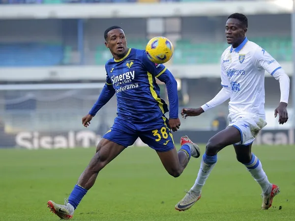 Berharap Dapat Cuan Gede, Verona Jual Jackson Tchatchoua ke Everton