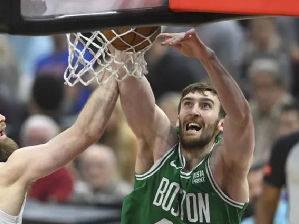 Brad Stevens Berikan Komentar soal Perpanjang Kontrak Luke Kornet