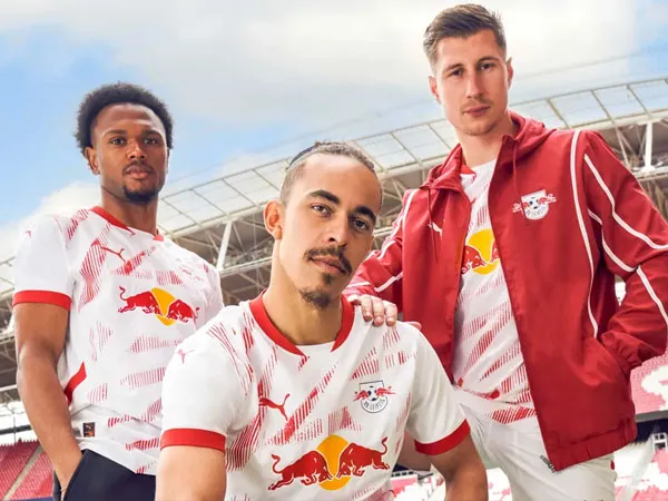 Dengan Desain Dinamis, RB Leipzig Perlihatkan Seragam Kandang 2024/25