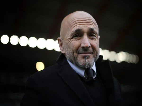 Eks pelatih Timnas Italia yaitu Cesare Prandelli, meminta Luciano Spalletti untuk meredam egonya jika ingin sukses menangani Gli Azzurri / via Getty Images