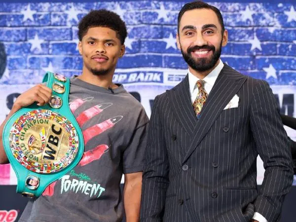 Shakur Stevenson (kiri) dan Artem Harutyunyan. (Foto: Top Rank)
