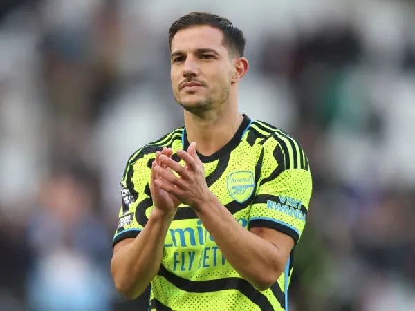 Ajax memantau situasi bek kanan asal Portugal, Cedric Soares