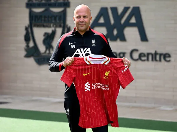 Dukungan Penggemar Liverpool Jadi Awal yang Baik Bagi Arne Slot