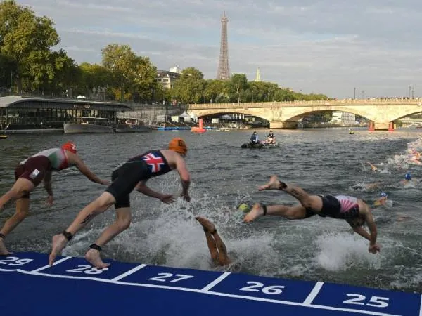 Renang maraton ingin kembali diselenggarakan di Sungai Seine seperti yang dilakukan di Olimpiade 1900. (Foto: AFP)