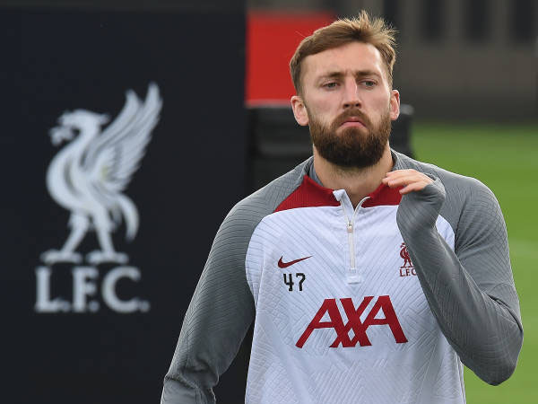 Negosiasi Berlanjut dengan Liverpool, Nat Phillips Mendekat ke Trabzonspor