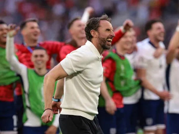 Setelah Pekan yang Berat, Gareth Southgate Berdansa Bersama Pemain Inggris