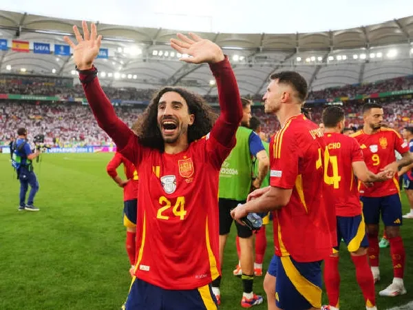 Marc Cucurella merayakan keberhasilan Spanyol lolos ke semifinal Euro 2024