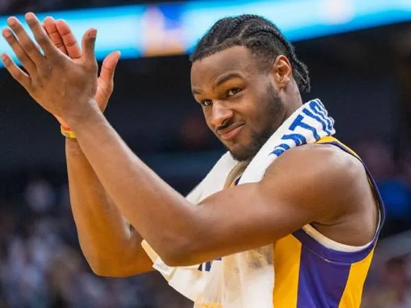 Kata sang ayah, Bronny James tidak membiarkan semua kesuksesan tersebut memengaruhi dirinya sebagai pribadi. (Foto: Marca)