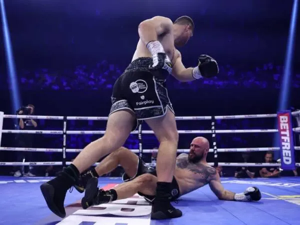 Johnny Fisher KO Alen Babic Dalam 36 Detik, Siap Perebutkan Gelar Juara