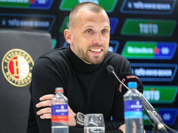 Liverpool Dekati Johnny Heitinga untuk Bergabung dengan Staf Kepelatihan