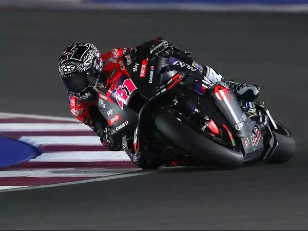 Aleix Espargaro siap berduel sportif lawan Stefan Bradl.