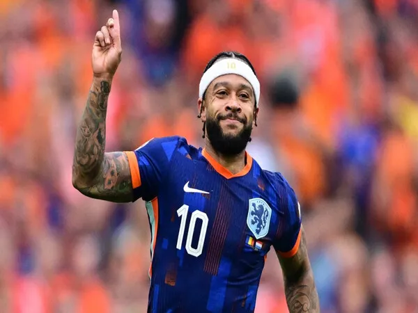 Usai habis kontrak bersama Atletico Madrid, agen dari Memphis Depay diberitakan menawarkan kliennya kepada AS Roma dan AC Milan musim panas ini / via Getty Images