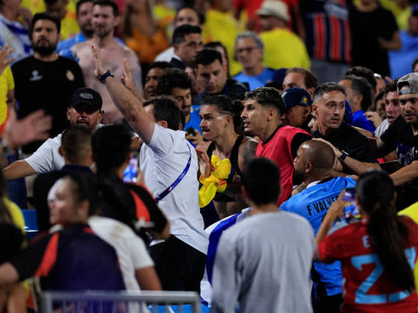 Keluarga Diserang, Pemain Uruguay Terpaksa Ribut dengan Pendukung Kolombia