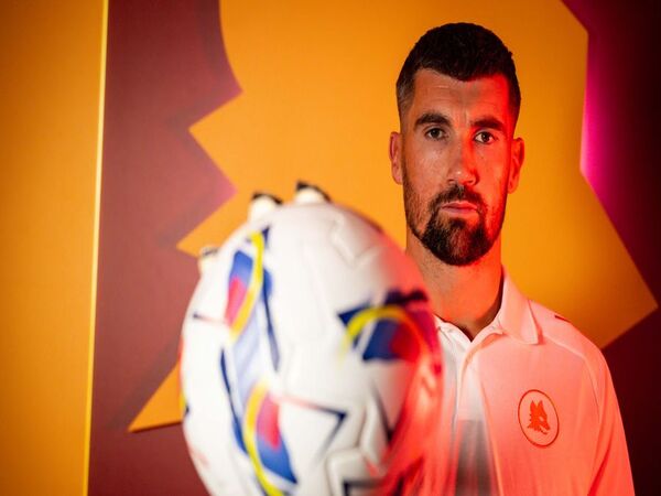 Mathew Ryan Resmi Diperkenalkan Sebagai Penggawa Baru AS Roma