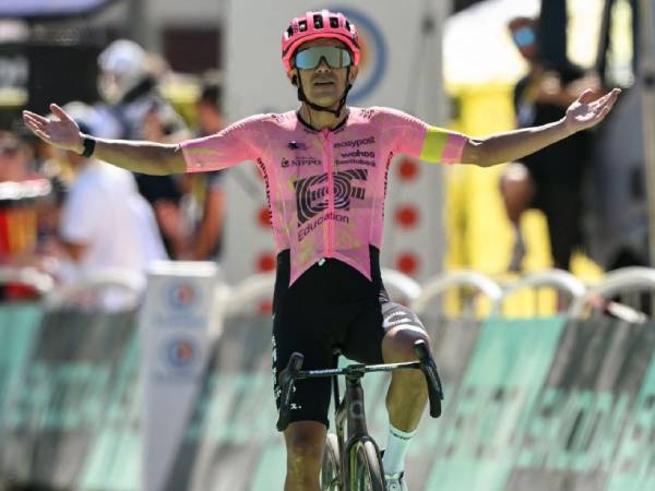 Richard Carapaz Cetak Sejarah Saat Menangi Etape 17 Tour de France