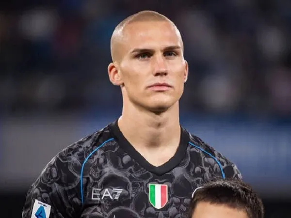 Leo Ostigard Bisa Bikin Jengkel Napoli soal Transfer ke Rennes