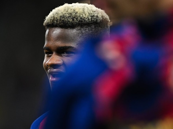 Barcelona Memutuskan untuk Pertahankan Mikayil Faye