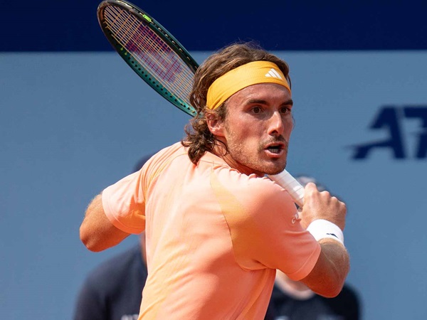 Stefanos Tsitsipas Pertahankan Dominasi Atas Fabio Fognini Di Gstaad