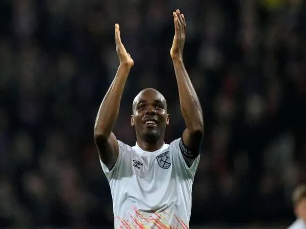 Fiorentina tertarik untuk merekrut Angelo Ogbonna secara gratisan, usai sang defender kontraknya tidak diperpanjang oleh West Ham United / via Getty Images