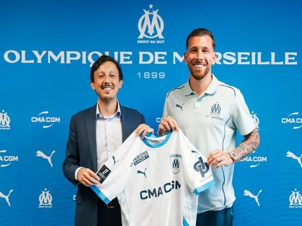Pierre-Emile Hojbjerg resmi cabut dari Tottenham Hotspur dan bergabung ke Olympique Marseille dengan status pinjaman / via OM Official